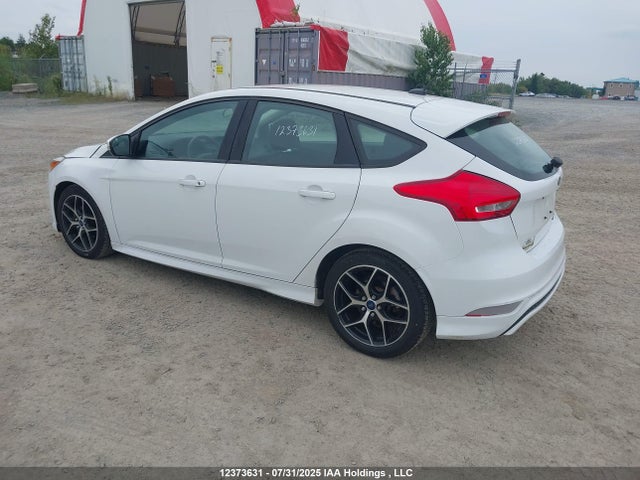 Ford Focus 2016 1FADP3K2XGL218314 Image 3