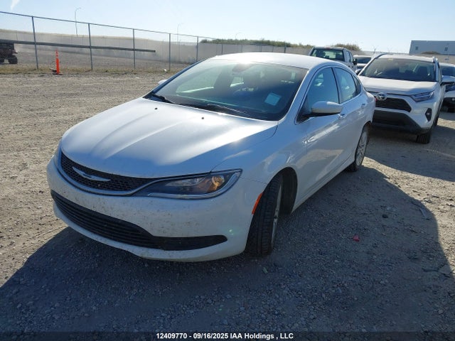 Chrysler 200 2015 1C3CCCFB1FN510615 Image 2