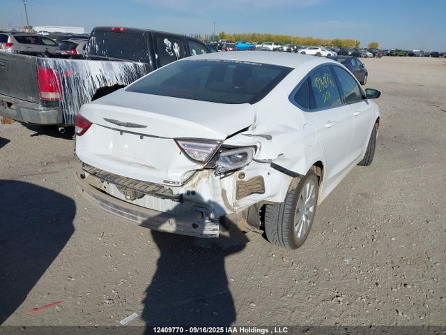 Chrysler 200 2015 1C3CCCFB1FN510615 Image 4