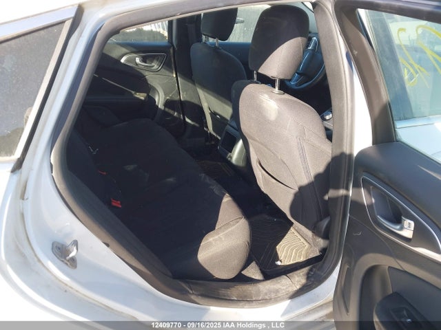 Chrysler 200 2015 1C3CCCFB1FN510615 Image 8