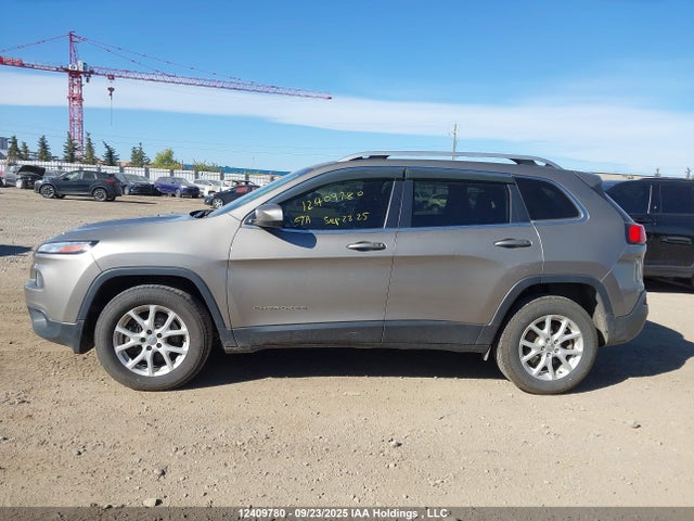 Auction sale of the 2016 Jeep Cherokee Latitude, vin: 1C4PJMCS8GW284825, lot number: 12409780