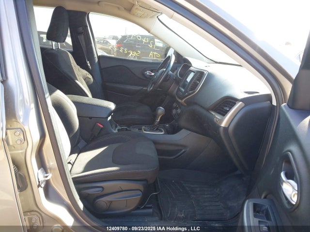Auction sale of the 2016 Jeep Cherokee Latitude, vin: 1C4PJMCS8GW284825, lot number: 12409780