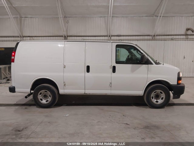 GMC lv1 - spark ignited direct injection, variable valve timing, e85 max, iron 2019 1GTW7AFP1K1353585 Image 13