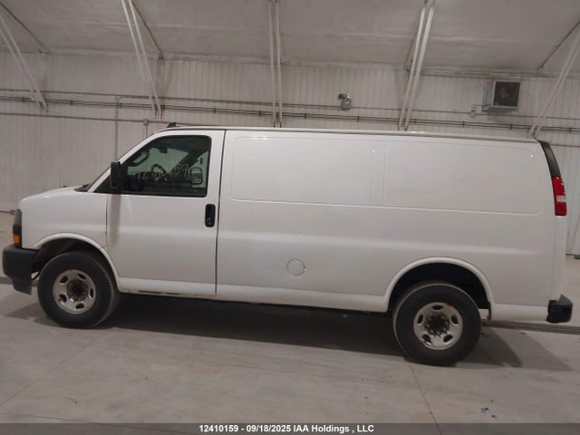 GMC lv1 - spark ignited direct injection, variable valve timing, e85 max, iron 2019 1GTW7AFP1K1353585 Image 14