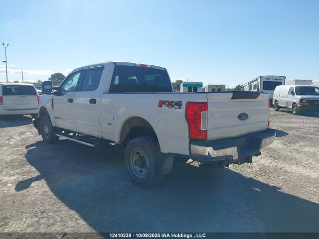 Ford 2019 2019 1FT8W3BTXKEF86819 Image 3