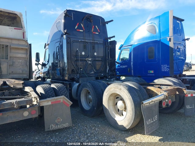 1FUJGLDR0HLHP4653 Freightliner Detroit Diesel Dd15