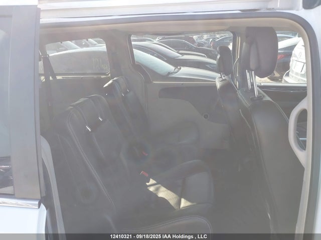 2C4RC1CG7FR576972 Chrysler Town and Country