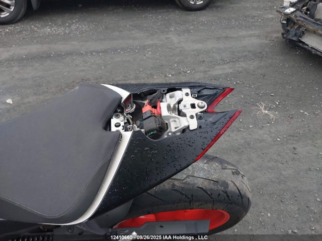 ZD4KYUA09RS000883 Aprilia Rs