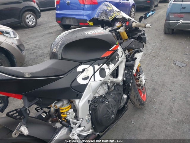 ZD4KYUA09RS000883 Aprilia Rs