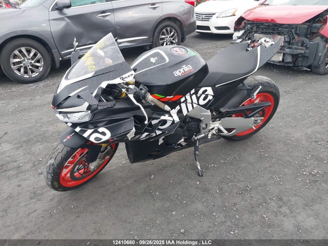 ZD4KYUA09RS000883 Aprilia Rs