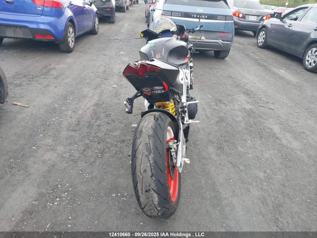 ZD4KYUA09RS000883 Aprilia Rs