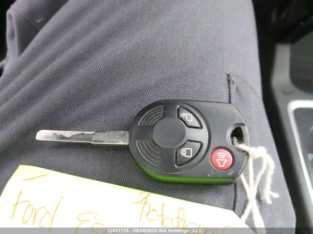 1FMCU9G98HUC99988 Ford Escape