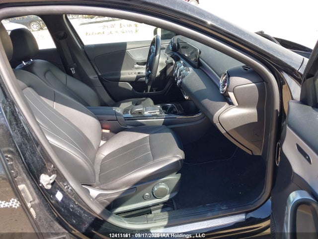 W1K3G4FB6NJ356307 Mercedes-Benz m260