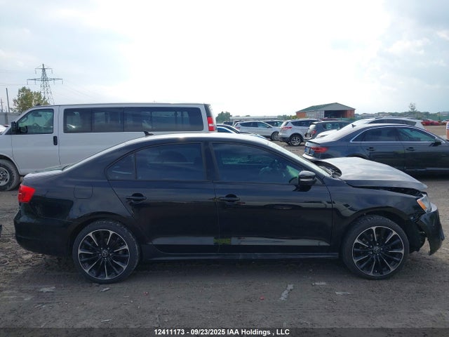 3VW2K7AJ2EM307772 Volkswagen 2014