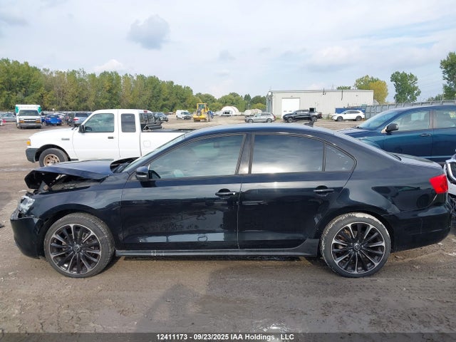 3VW2K7AJ2EM307772 Volkswagen 2014