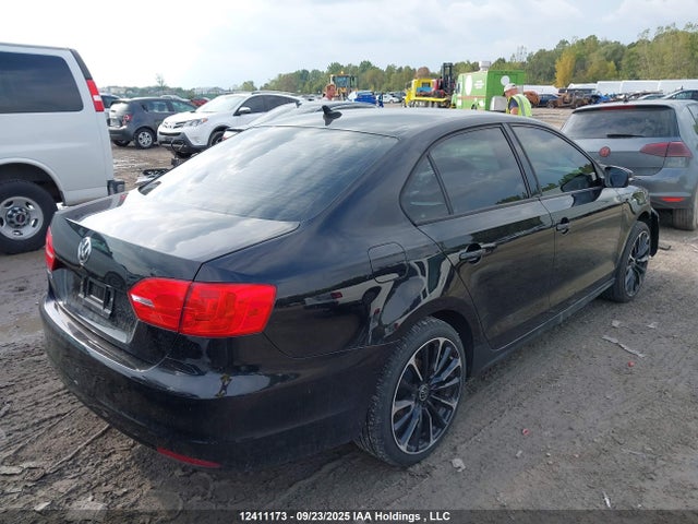 3VW2K7AJ2EM307772 Volkswagen 2014
