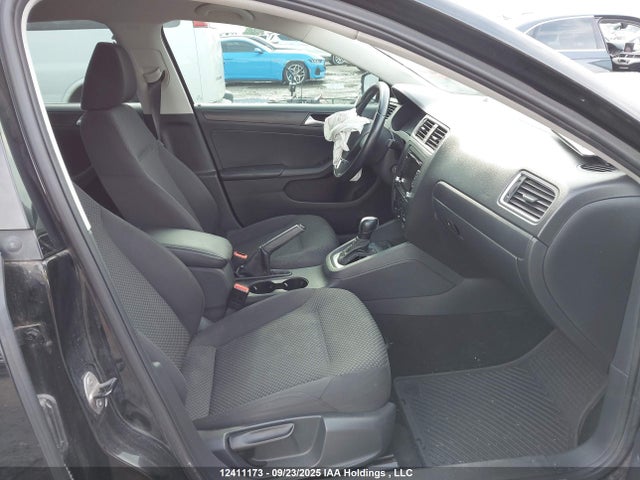 3VW2K7AJ2EM307772 Volkswagen 2014