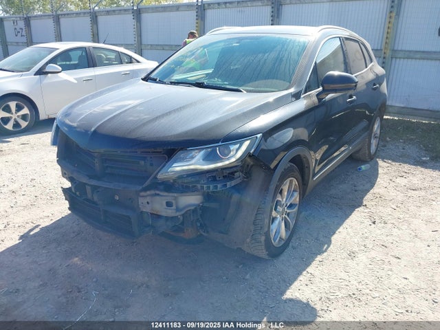 Lincoln 2015 2015 5LMCJ2A9XFUJ38223 Image 2