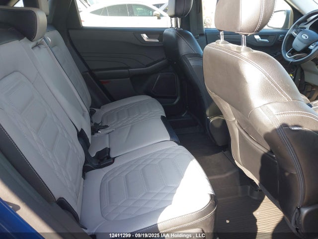 1FMCU9JA5PUA64448 Ford Escape Platinum