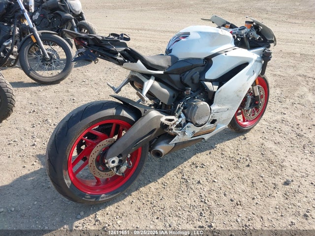 Ducati 2017 2017 ZDM14B1W5HB005397 Image 4