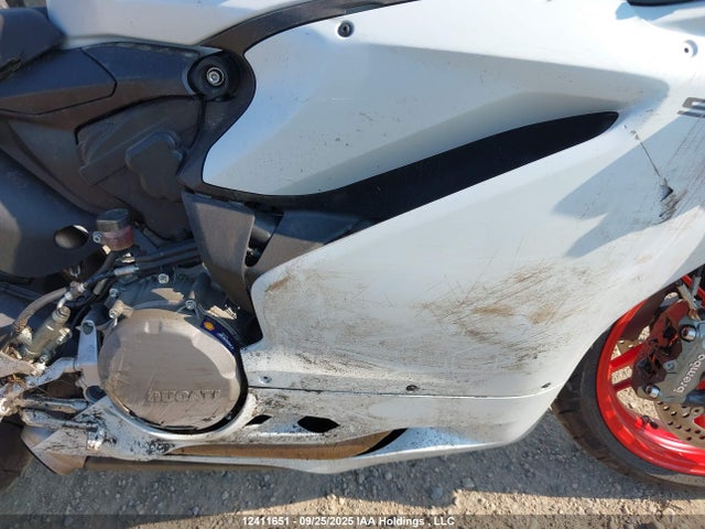 Ducati 2017 2017 ZDM14B1W5HB005397 Image 8