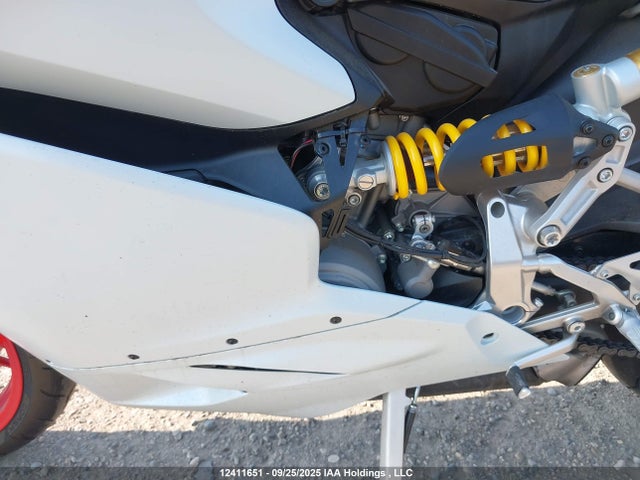 Ducati 2017 2017 ZDM14B1W5HB005397 Image 9