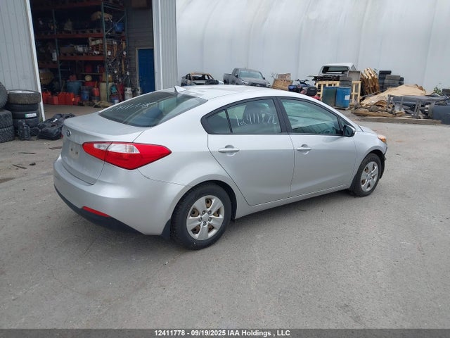 KIA dohc mpi nu 2015 KNAFK4A6XF5301530 Image 4
