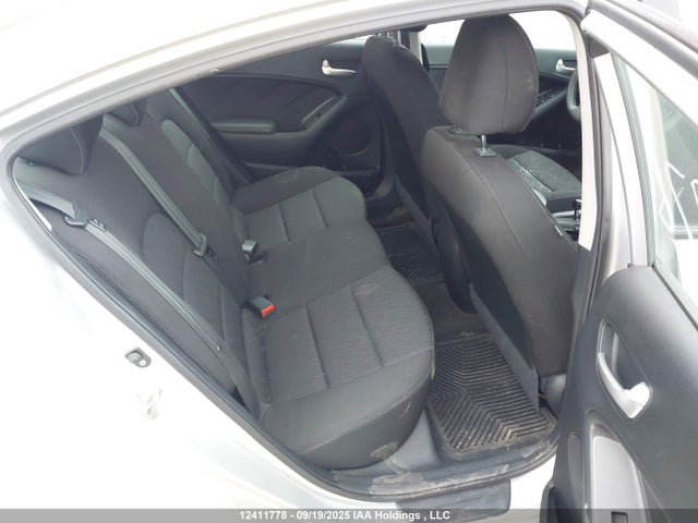 KIA dohc mpi nu 2015 KNAFK4A6XF5301530 Image 8