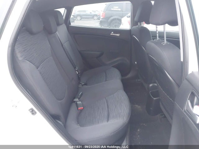 KMHCT5AE5HU353118 Hyundai Accent