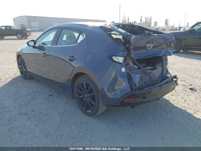 JM1BPBMY8M1334227 Mazda 3 Premium