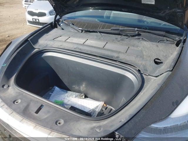7SAYGDEE9NF494073 Tesla Model Y