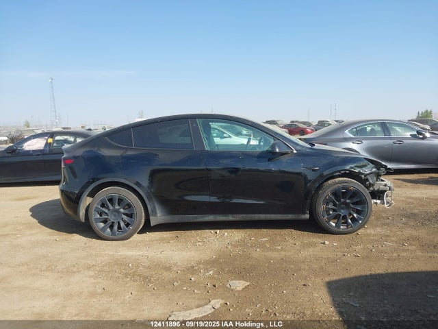 7SAYGDEE9NF494073 Tesla Model Y