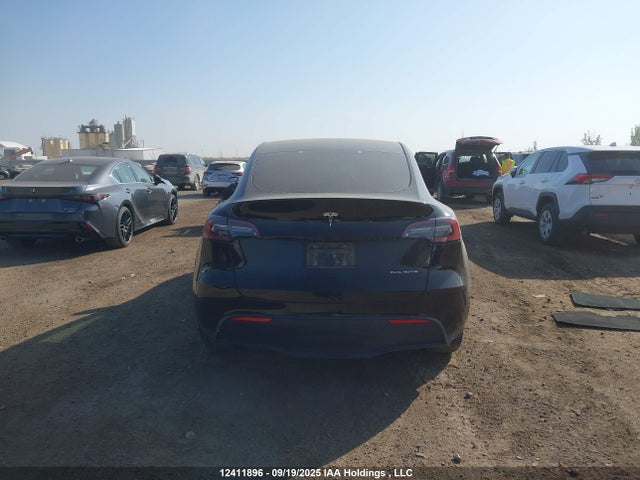 7SAYGDEE9NF494073 Tesla Model Y