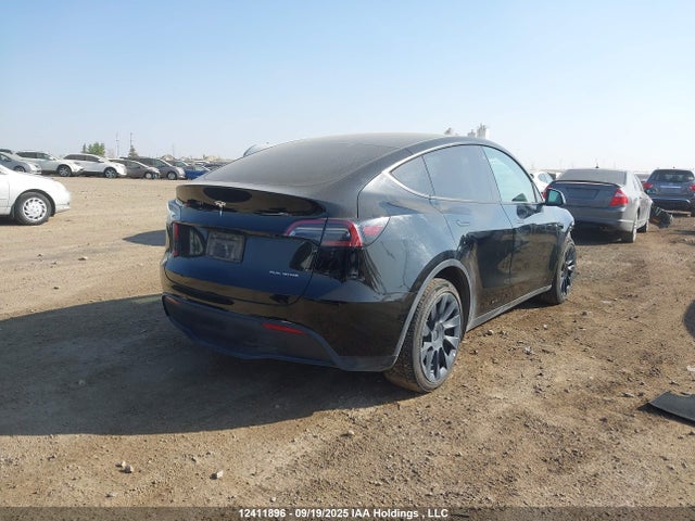 7SAYGDEE9NF494073 Tesla Model Y