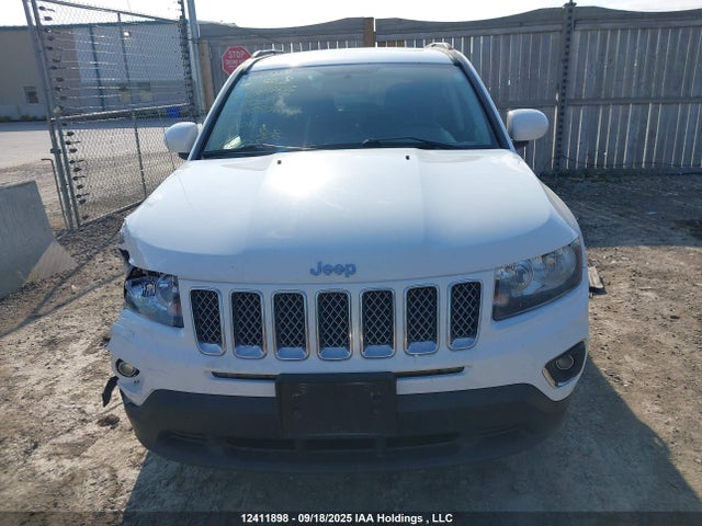 1C4NJDAB9GD702041 Jeep 2016