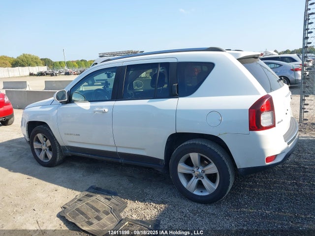 1C4NJDAB9GD702041 Jeep 2016