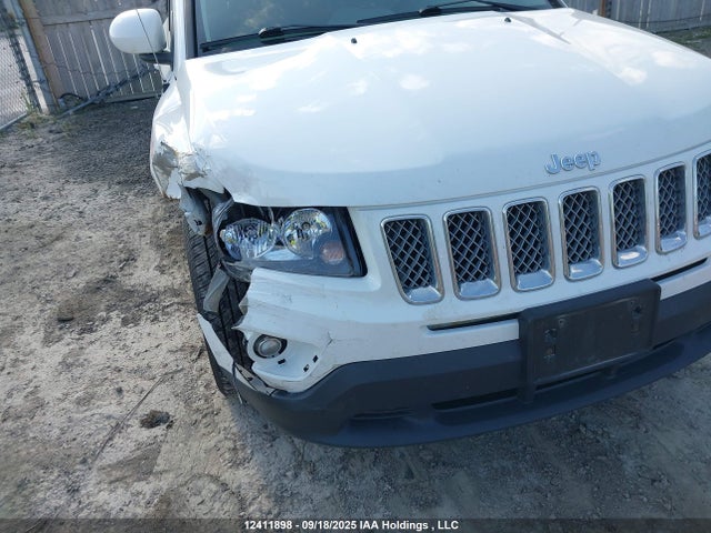 1C4NJDAB9GD702041 Jeep 2016