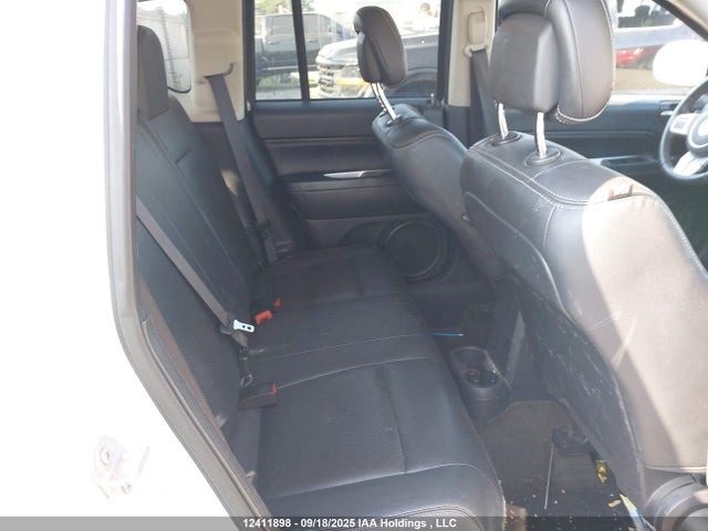 1C4NJDAB9GD702041 Jeep 2016