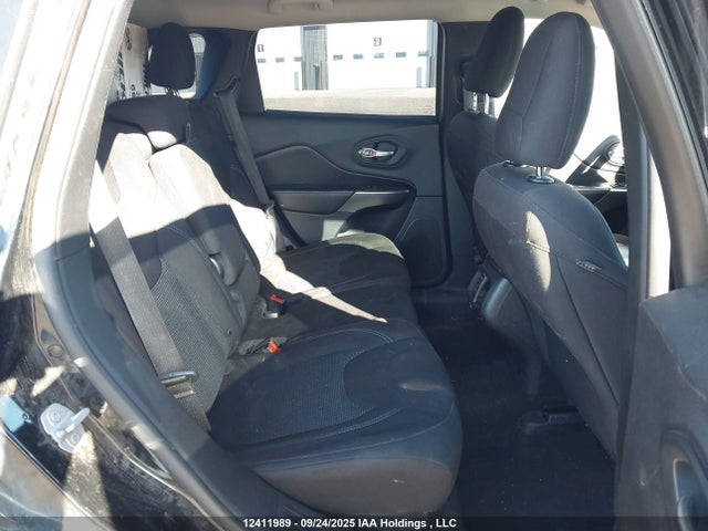 1C4PJMAB8KD446265 Jeep 2019