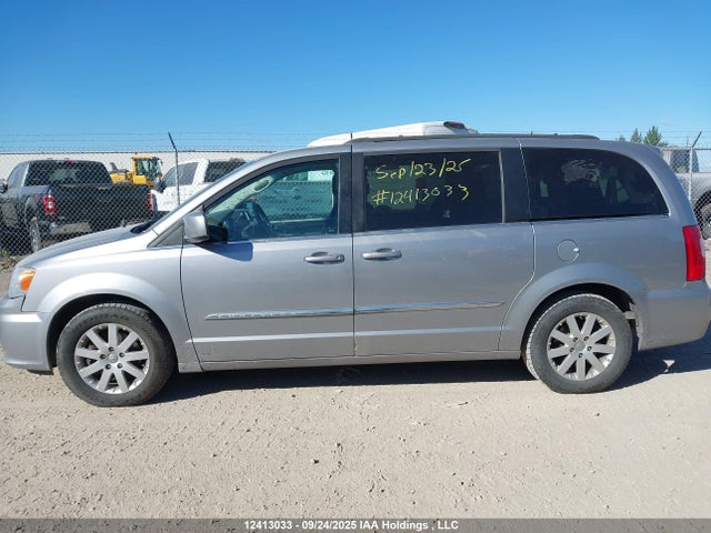 2C4RC1BG8FR720983 Chrysler Town and Country