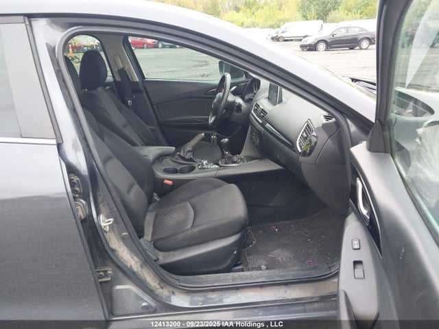 3MZBM1V77FM183795 Mazda pe