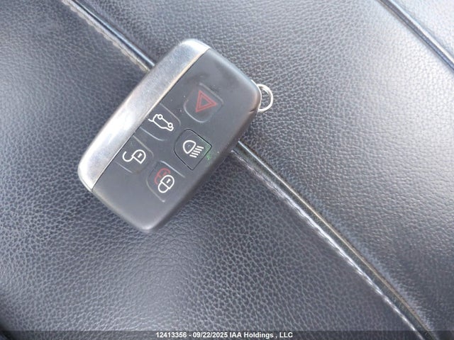 Land Rover LR2 2014 SALFP2BG0EH419365 Image 11