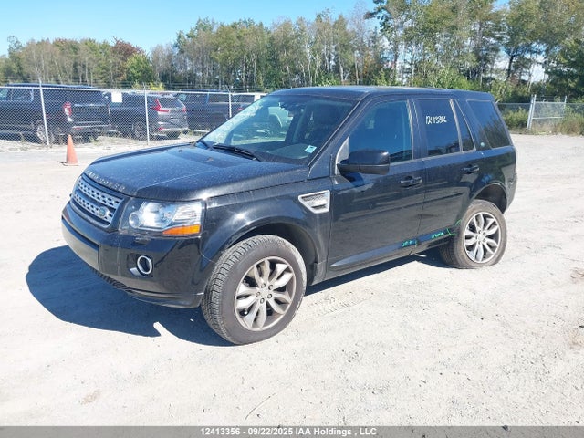 Land Rover LR2 2014 SALFP2BG0EH419365 Image 2