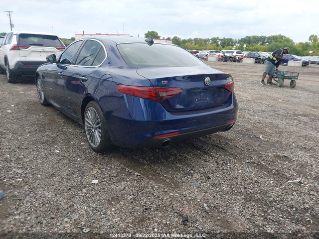 Alfa Romeo 2018 2018 ZARFAEEN4J7584619 Image 3