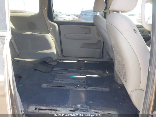 KIA Sedona 2018 KNDMB5C14J6360819 Image 8