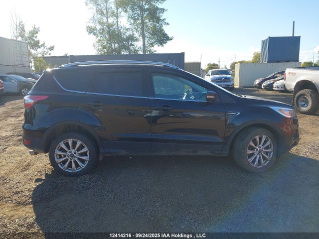1FMCU9J99HUD88218 Ford 2017