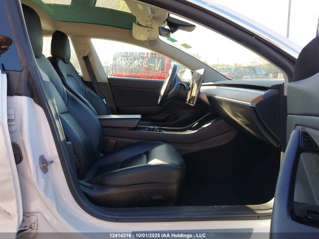 Tesla MODEL 3 2019 5YJ3E1EB3KF390398 Image 5