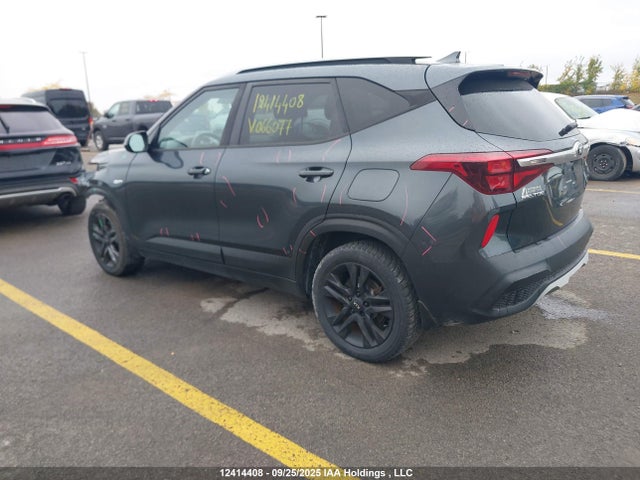 12414408 :رقم المزاد ، KNDEPCAA1M7066077 vin ، 2021 Kia Seltos مزاد بيع