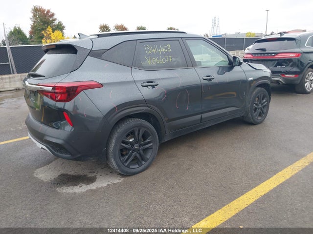 12414408 :رقم المزاد ، KNDEPCAA1M7066077 vin ، 2021 Kia Seltos مزاد بيع