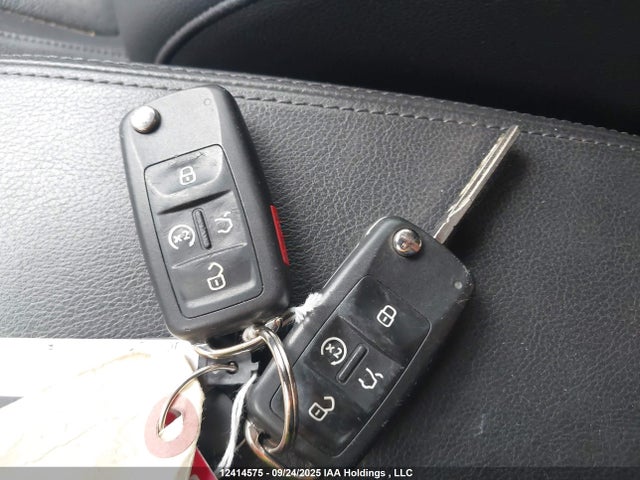 1VWBA7A31JC046120 Volkswagen tsi
